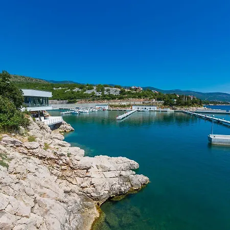 Traumhaftes Direkt Am Eigenen Mit Privatem Balkon, Meerblick, Klima, Wifi Novi Vinodolski
