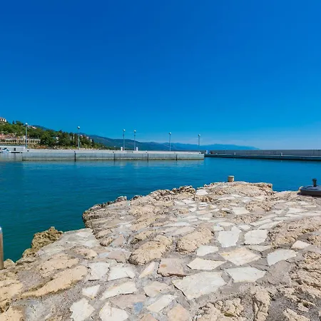 Apartmán Traumhaftes Direkt Am Eigenen Mit Privatem Balkon, Meerblick, Klima, Wifi Novi Vinodolski