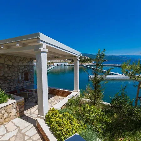 Traumhaftes Direkt Am Eigenen Mit Privatem Balkon, Meerblick, Klima, Wifi Apartament Novi Vinodolski